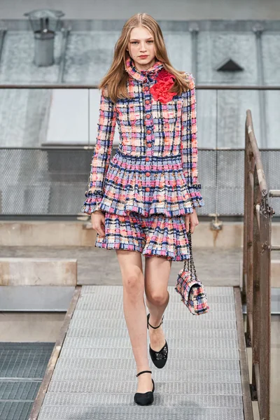 Look 11